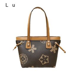 Shoulder Bag Fashion Designer Aged Womens Handbag Crossbody New Fashionable Shoulder Middle-aged and Elderly Mothers Bag