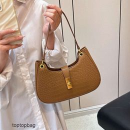 Designer Luxury fashion Shoulder bags New French Shoulder Womens Bag 2023 Fashion Trend Crescent Bag