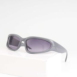 2 pcs Fashion luxury designer New cycling sunglasses mens and womens sports sunglasses classic travel fashion glasses 2205 CUY4