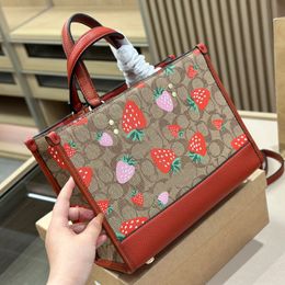 Borse tote 2024 Nuovo spalla Stile Schermo Designer Bagne di moda di grande capacità di grande capacità da donna Baghe di pelle di 2 dimensioni 2 dimensioni