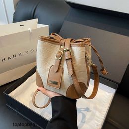 Designer Luxury fashion Shoulder bags Womens New Bucket Drawstring Bag 2023 Everyday Versatile Casual One Shoulder Crossbody Underarm Bag