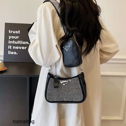 Designer Luxury fashion Shoulder bags Fashion Trend PU Crescent Bag 2024 New Versatile and Elegant Single Shoulder Crossbody Womens Bag