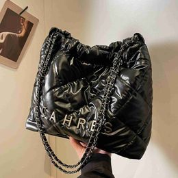 Evening Bags Xiaoxiangfeng Lingge Chain Bucket Bag 2023 New Large Capacity Casual Versatile Shoulder Bag Garbage Bag Womens Bag H240328