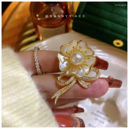 Brooches Flower Broches For Women Gold Color Micro Inlaid Zircon Ribbon Female Pin White Shell Floral Korean Fashion Accessories