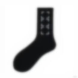 Off Fashion Mens Streetwear Socks Women Men High Quality Cotton All-match Arrow X Printing Breathable Black White Mixing Football Basketball Sports Sock E2