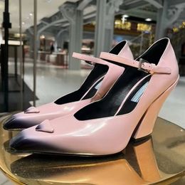 Gradient Triangle Standard Chunky Heels for Women Vintage Line with Pointed Head Mary Jane Single Wedge Heel Sexy Shoes 240320