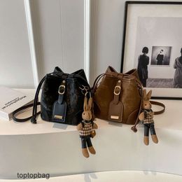 Designer Luxury fashion Cross Body bagsNew Fashion Bucket Bag 2023 Versatile Western Style One Shoulder Crossbody Womens Bag
