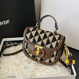 Designer Luxury fashion Shoulder bags Unique Design Fashion Small Bag 2023 New Trend Versatile Simple Rotating Lock Buckle Single Shoulder Crossbody Bag for Women