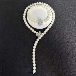 Bracelete de colar de pérolas Mui Luz de luxo da moda de luxo versátil de ponta de borboleta de borboleta jóias de pérolas penduradas