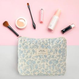 Cosmetic Bags Women Quilted Makeup Bag Printed Cotton Pouch Large Capacity Zipper Closure Girls Daily Use Clutch