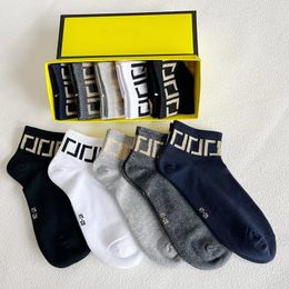 Fashion designer men and women four seasons luxury cotton ankle socks breathable outdoor leisure 5 pairs of leisure business socks.