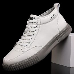 Boots 2022 Skateboarding Shoes New Men Sports Shoes Fashion Comfortable Hightop Running Man Shoes Light Genuine Leather Male Sneakers