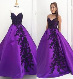 Black Lace Appliques Purple Prom Dresses Long Formal Dress Sweetheart Sleeveless Floor Length Aline Satin Evening Gowns Party Wea6093785