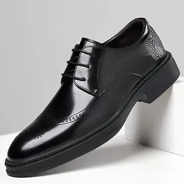 Casual Shoes 2024 Men's Glossy Leather High-end Formal Interview Business Versatile Fashionable Lace Up Styles