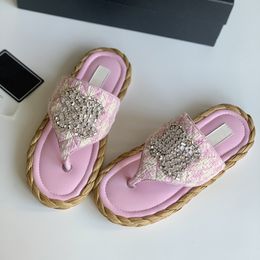 2024 Summer Designer Straw Sandals Luxury Women Slipper Crystals C lambskin Inside Black Pink Fashion Lady Party Swimming Slides with Box