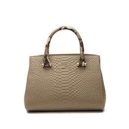 High quality luxury Women Shoulder bag for summer Fashion Solid Leather Adjustable Genuine Leather Crocodile pattern Comfortable grip Handbag