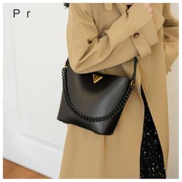 Bucket Bag New Counter Quality Exclusive Control Goods Korean Fashion Large Capacity Chain Underarm Bag for Womens New Simple Single Shoulder Diagonal Straddle Bag