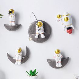 Sculptures Creative 3D Astronaut Resin Sculpture Wall Decor Kid Room Decor Nordic Cosmonaut Figurine Living Room Bedroom Wall Hanging Decor