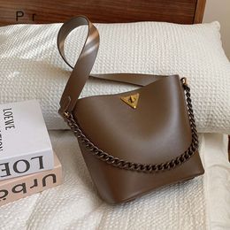 Bucket Bag New Counter Quality Exclusive Control Goods Womens Bag New Light Luxury Atmosphere Soft Leather Fashion Versatile One Shoulder Crossbody LargeBag