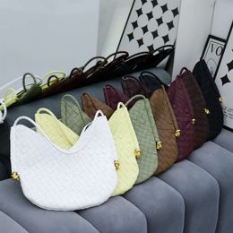 Shoulder Bags New Woven Bag Cowhide Vegetable Basket Baozi Mother Generous and Versatile One Oblique Straddle Womens