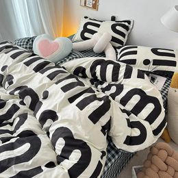 Korean Style Black Letter Bedding Set Bed Flat Sheet Pillowcase Fashion Duvet Cover Set Kid Adult Queen Full Twin Size Bed Cover 240318