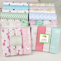 7676 4PcsLot Cotton Flannel Baby Swaddles Soft born Blankets Diapers Swaddle Wrap 240322