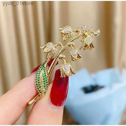 Pins Brooches style new green designer style lily of the valley shed orchid brooch leaf clothing elegant and creative clothing accessories L240323