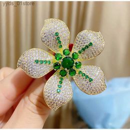Pins Brooches SUYU Fashion Flower Green Cubic Zirconia Atmosphere Versatile Personalised Sunflower Clothing Accessories Brooch L240323