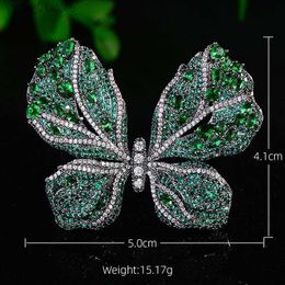 Pins Brooches SUYU Autumn New Vintage Black Butterfly Brooch Womens Luxury Brooch Fashion Micro Set Zircon Temperament Coat Accessories Pins L240323