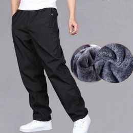 Pantaloni della tuta da uomo Autunno Inverno Plus Pantaloni caldi di velluto o Pantaloni estivi da uomo larghi dritti resistenti all'usura ad asciugatura rapida 240323