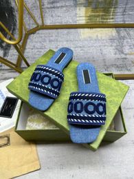 Europ Luxury Slipper Denim Slide Summer Fashion largo piatto scivoloso con sandali spessi Donne Designer Flip Flip Flops Casual Slipper