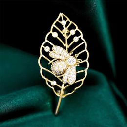 Pins Brooches SUYU Copper Brooch Womens Cardigan Sweater Coat Large Pin Button Clothing Decorative Accessories L240323