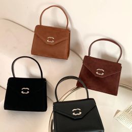 borsa a catena smerigliata di design borsa con fibbia retrò borsa a tracolla singola sotto le ascelle borsa a tracolla minimalista da donna autunno e inverno