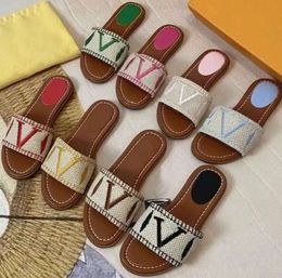 Designer Flat Sandals Luxury Slippers Womens Embroider Sandal Fashion Flip Flop Letter Slipper For Women Summer Beach Slide Ladies Low Heel Fashion Shoes 2456