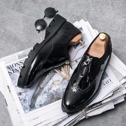 Casual Shoes Men's Glossy Leather High-end Office Business Dress Low Heels Pointed Fashionable