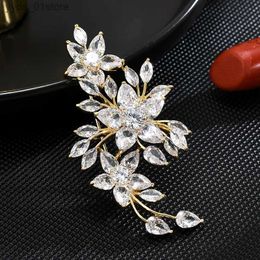 Pins Brooches Luxury Zircon Flower Brooch For Women With Exquisite Design Sense Brooch Pins For Fixed Clothing Fashionable Suit Accessories L240323