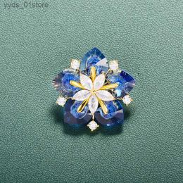 Pins Brooches Fashionable And Elegant Blue Flower Brooch Sparkling Snowflake She Personalised Brooch Blossom Suit Coat Temperament Pins L240323