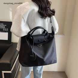Designer Handbags for Women Large Capacity Commuting Bag New Womens Versatile Portable Sports and Storage One Shoulder Crossbody