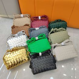 Shoulder Bags New Square Woven Cloud Bag Genuine Korean Edition Womens Fashionable Handheld One Crossbody for Women