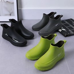 Fashion short rain boots mens non-slip waterproof kitchen rubber shoes car wash wear-resistant water shoes plus cotton winter 240309