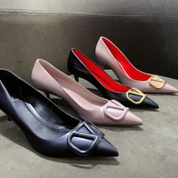 Mulheres sapatos de salto alto sandálias designer clássicos metal v-fivela nu preto vermelho fosco 4cm 6cm 8cm 10cm salto fino sapatos de casamento verão 35-44