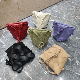 Shoulder Bags Spring New Magnetic Clip Handmade Woven Bucket Bag with Genuine Leather One Crossbody for Women