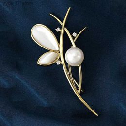 Pins Brooches SUYU Spring Simple Goddess Fashion Simulation Pearl Butterfly Mini Copper Inlaid Cubic Zirconia Brooch Wholesale L240323