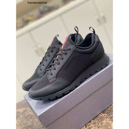 Pradoity Men Brand Runner Collision Sporty Casual Shoes Running Sneaker Italy Popular Soft Bottom Low Top Fabric Calfskin Breathable Fitness Casuals