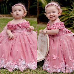 Härliga rosa pärlor Flower Girl Dresses For Wedding Off Shoulder Lace Appliced ​​Toddler Pageant Gowns Tulle golvlängd Bollklänning Kids födelsedagsklänning