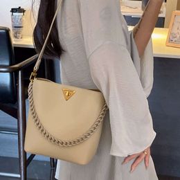 Bucket Bag New Counter Quality Exclusive Control Goods This Years Popular High-capacity for Women in Fashionable and Versatile Single Shoulder Crossbody UnderBag