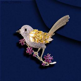 Pins Brooches SUYU Intelligent Hpy Color Magpie Brooch Inlaid With Cubic Zirconia Design Bird Brooch Fashion Pin L240323