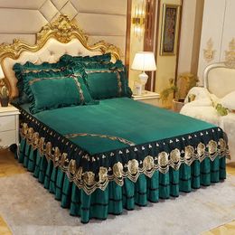 Crystal Velvet Bedspread Plush Lace Bed Skirts Sets Thin Comforter Embroidered Bedding Set with Pillowcases for Queen King Size 240314