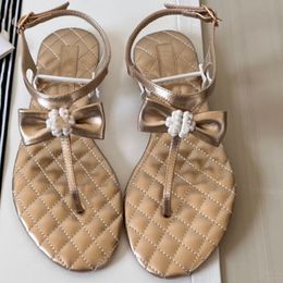 Primavera / verão novos chinelos casuais femininos de luxo com fivela de couro genuíno sandálias decorativas forro confortável macio clássico sola de borracha sapatos de salto plano