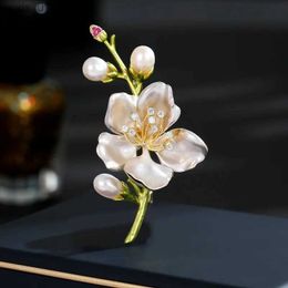 Pins Brooches Elegant And Retro Chinese Dress With Imitation Pearl Corsage And Multifunctional Anti Fading Magnolia Flower High-End Brooch L240323